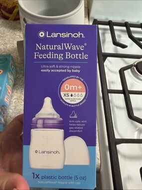 Lansinoh NaturalWave Baby Bottle - Purple and White